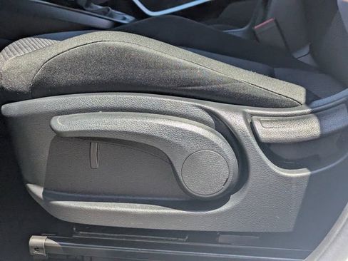 Used 2025 Kia Soul LX FWD image 19