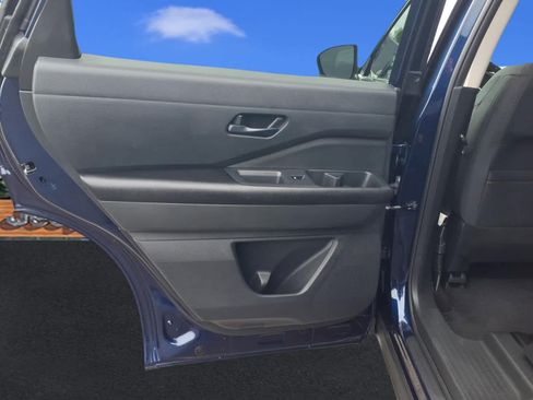 Used 2024 Nissan Pathfinder SV AWD/4WD image 16
