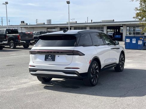 New 2026 Lincoln Nautilus Reserve image 5