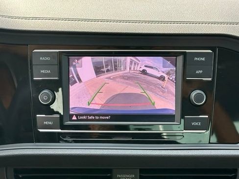 Used 2024 Volkswagen Jetta SE w/ Panoramic Sunroof Package FWD image 24