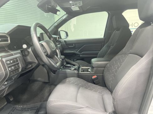 Used 2025 Toyota Tacoma SR5 AWD/4WD image 11