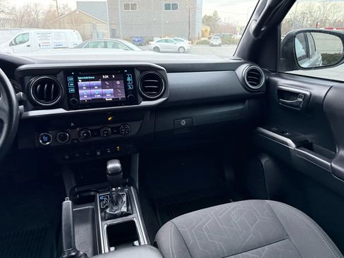 Used 2019 Toyota Tacoma TRD Sport w/ Technology Package image 14