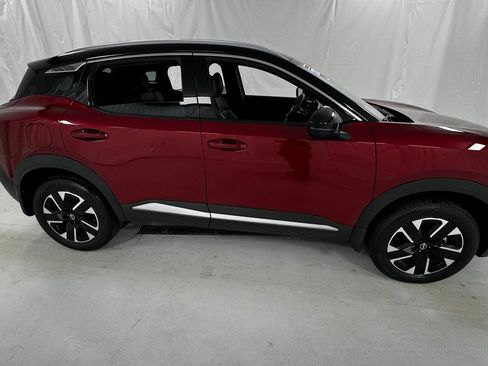 Certified 2025 Nissan Kicks SR FWD image 2