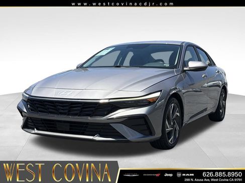 Used 2025 Hyundai Elantra SEL FWD image 4