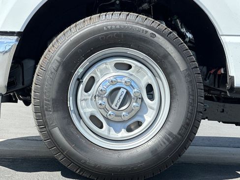 New 2026 Ford F250 XL w/ XL Chrome Package RWD image 21