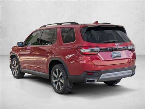 Certified 2025 Honda Pilot Touring image 9