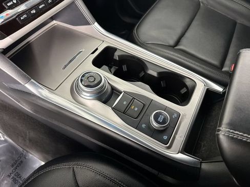 Used 2021 Ford Explorer XLT w/ Equipment Group 202A AWD/4WD image 18