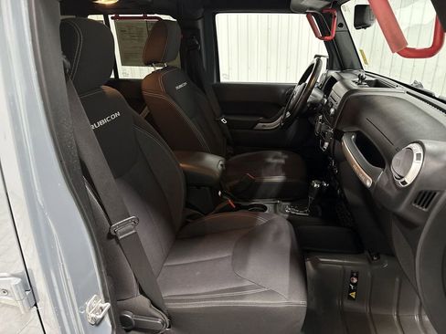 Used 2015 Jeep Wrangler Unlimited Rubicon w/ Connectivity Group AWD/4WD image 29