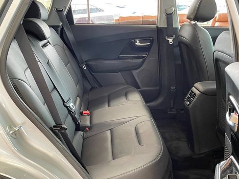 Used 2020 Kia Niro EX Premium FWD image 21