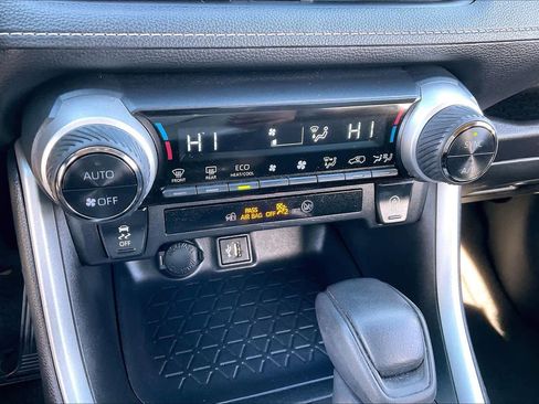 Used 2024 Toyota RAV4 XLE image 31