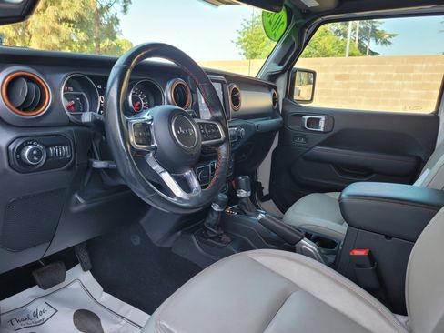 Used 2020 Jeep Gladiator Mojave AWD/4WD image 9