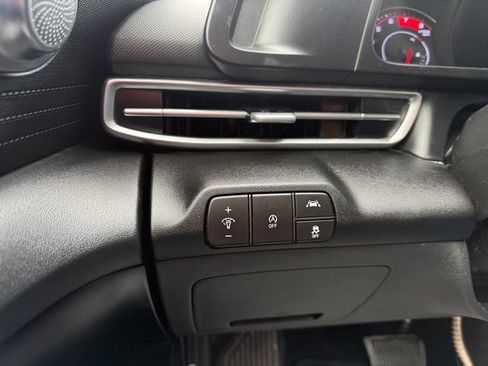 Used 2022 Hyundai Elantra SE FWD image 20
