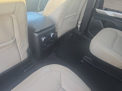 Used 2023 Ford Explorer Limited w/ Limited Technology Package image 19