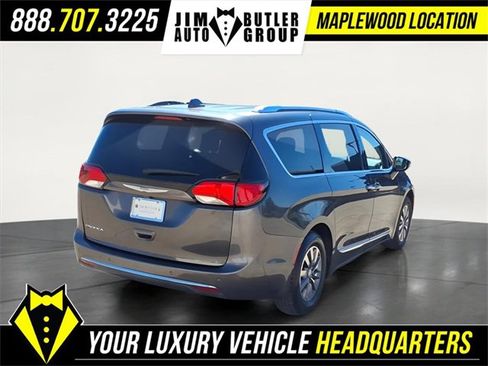 Used 2020 Chrysler Pacifica Touring-L Plus image 4