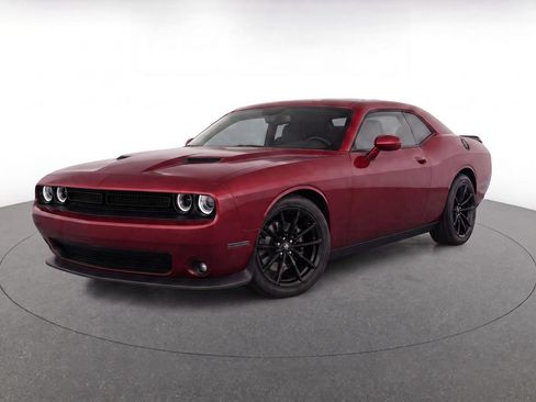 Used 2017 Dodge Challenger R/T Plus RWD image 7