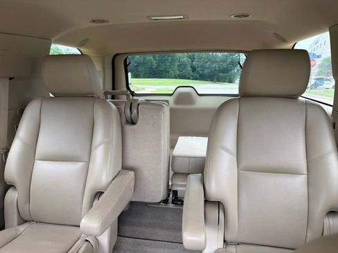 Used 2013 GMC Yukon SLT w/ SLT-2 Equipment Package RWD image 17