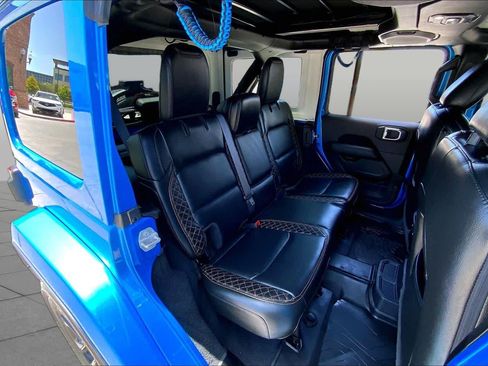 Used 2022 Jeep Wrangler Unlimited Sahara AWD/4WD image 19