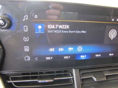 Used 2025 Chevrolet Trax LT w/ Driver Confidence Package FWD image 36