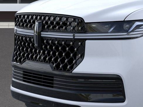 New 2026 Lincoln Navigator Black Label w/ Black Label Special Edition AWD/4WD image 18