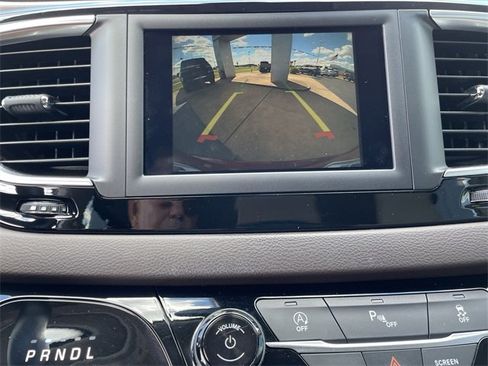 Used 2019 Chrysler Pacifica Touring-L image 25