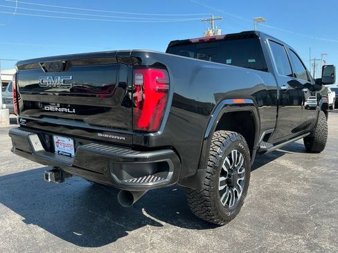 Used 2024 GMC Sierra 2500 Denali Ultimate AWD/4WD image 5