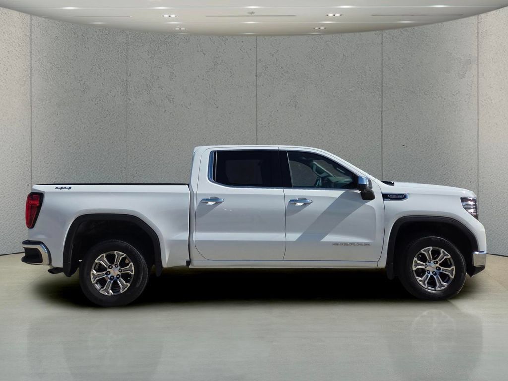 Used 2025 GMC Sierra 1500 SLT AWD/4WD image 6