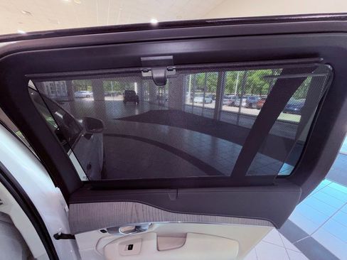 Used 2024 Volvo XC90 T8 Ultimate w/ Lounge Package image 17