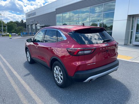 Used 2023 Ford Escape Active w/ Tech Pack #2 AWD/4WD image 3