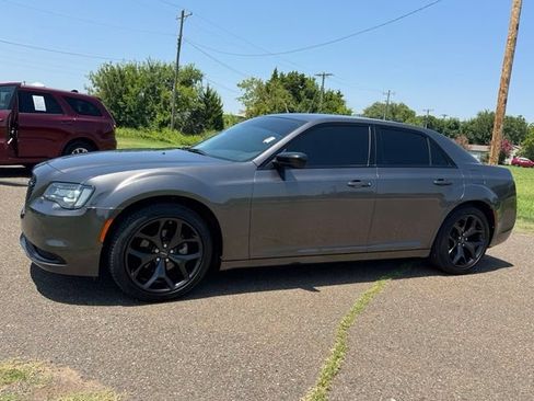 Used 2022 Chrysler 300 Touring w/ Sport Appearance Package RWD image 3