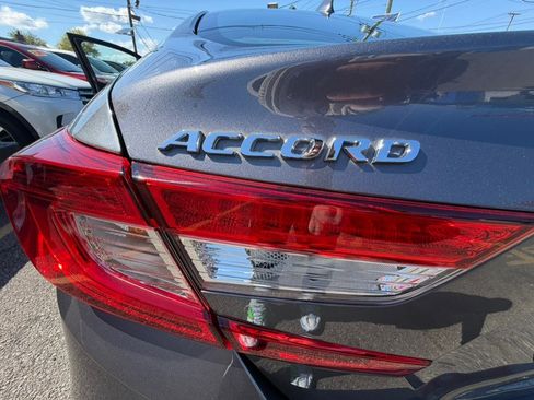 Used 2018 Honda Accord EX image 16