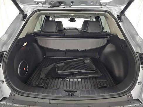 Used 2022 Toyota Corolla Cross XLE w/ Convenience Package image 17