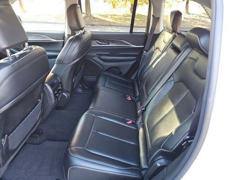 Used 2024 Jeep Grand Cherokee Limited image 19