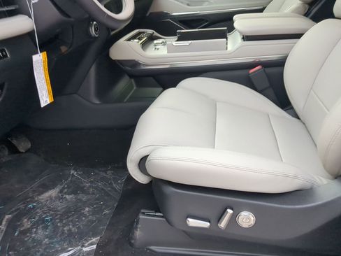 New 2026 Lincoln Navigator L Premier image 11