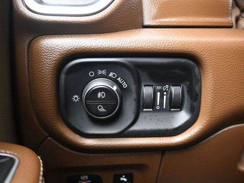 Used 2019 RAM 1500 Laramie image 27