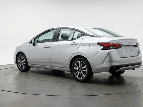 Used 2025 Nissan Versa SV image 6