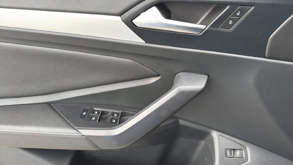 Certified 2025 Volkswagen Jetta Sport FWD image 21