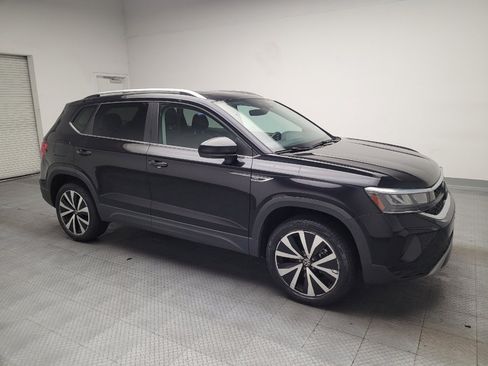 Used 2023 Volkswagen Taos SE w/ Panoramic Sunroof Package FWD image 11