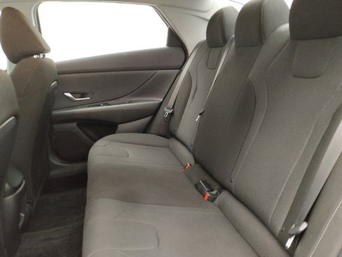 Used 2025 Hyundai Elantra SE FWD image 18