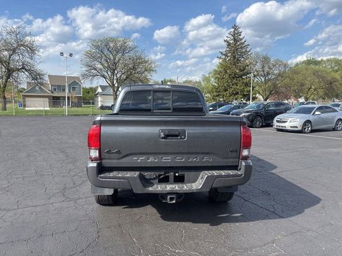 Used 2022 Toyota Tacoma SR AWD/4WD image 7