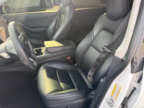 Used 2020 Tesla Model Y Long Range image 11