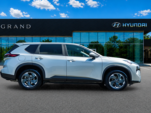 Used 2025 Nissan Rogue SV AWD/4WD image 7