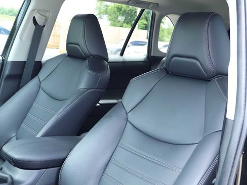 Used 2023 Toyota RAV4 XLE Premium FWD image 11