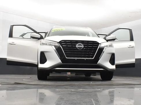 Used 2024 Nissan Kicks SV FWD image 11