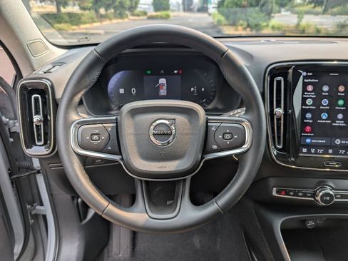 Used 2025 Volvo XC40 B5 Ultra AWD/4WD image 18