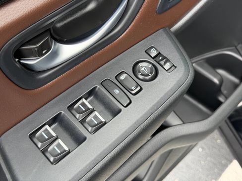 Used 2025 Honda Pilot Elite image 14
