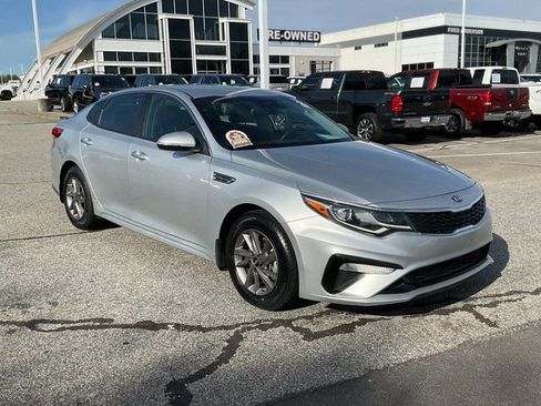 Used 2020 Kia Optima LX image 3