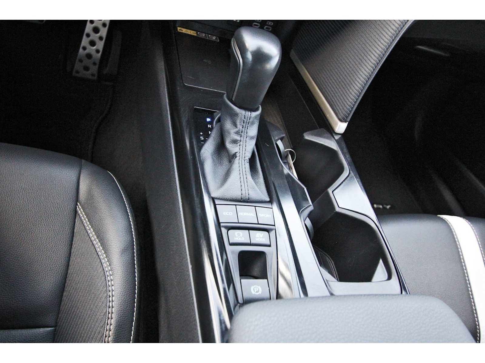 Used 2025 Toyota Camry SE FWD image 25