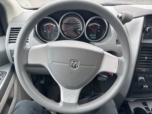 Used 2010 Dodge Grand Caravan SE w/ Climate Group image 17