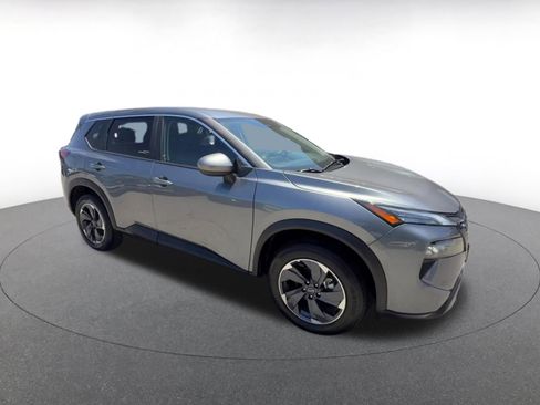 Used 2025 Nissan Rogue SV FWD image 2
