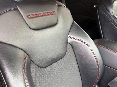 Used 2022 Jeep Cherokee Trailhawk image 22